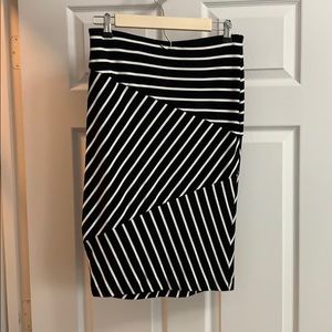 Striped Pencil skirt black and white
